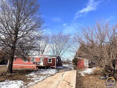 10611 Jesse James RD, Ozawkie, KS 66070