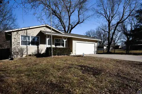 4612 SW 9th St, Topeka, KS 66606