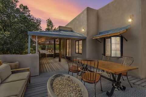 213 Lund Street, Taos, NM 87571