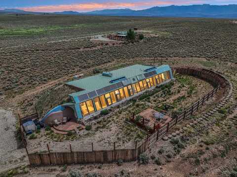 19 Gorge View Rd, Tres Piedras, NM 87577