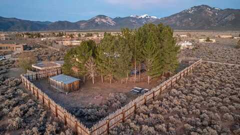 38 Del Norte Road, El Prado, NM 87529