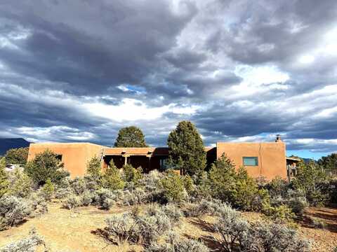 3 Leroux, El Prado, NM 87529