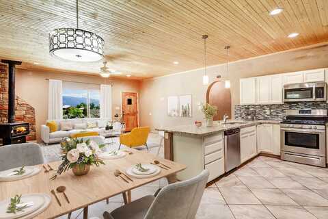 11 Calle de Isiah, Ranchos de Taos, NM 87557