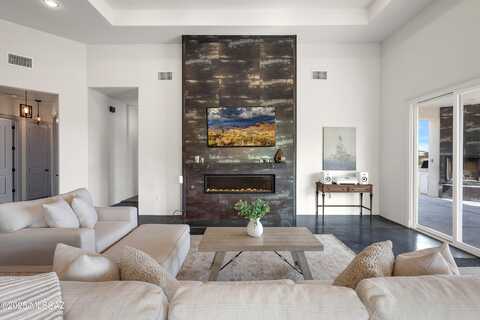 702 W Cresta Loma Drive, Tucson, AZ 85704