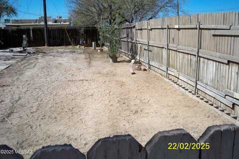 6832 S Nogales Highway, Tucson, AZ 85756