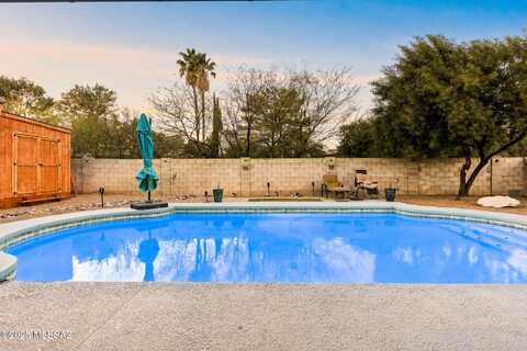 2961 N Rio Verde Drive, Tucson, AZ 85715
