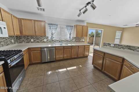 8424 N Placita De Los Laureles, Tucson, AZ 85742