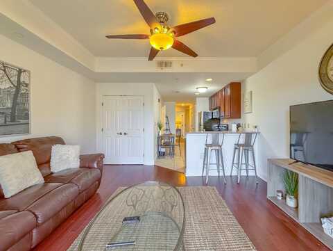 215 W College Avenue, Tallahassee, FL 32301
