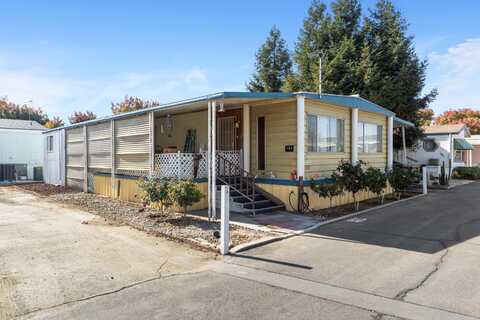 820 Chinowth Street, Visalia, CA 93277