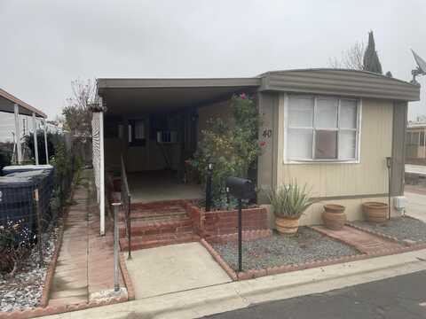 560 E Pleasant Avenue, Tulare, CA 93274