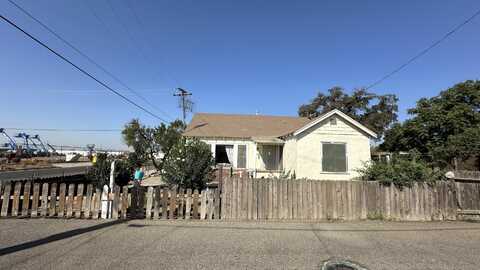 121 W Tuggle Street, Tulare, CA 93274