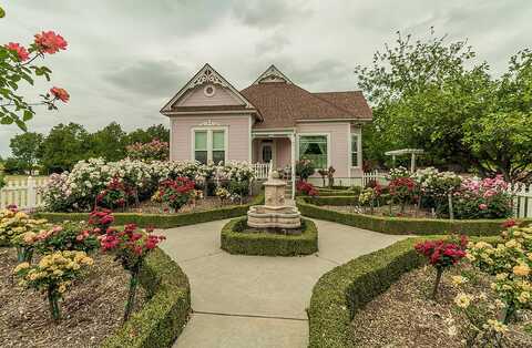 3680 S Newmark Avenue, Sanger, CA 93657