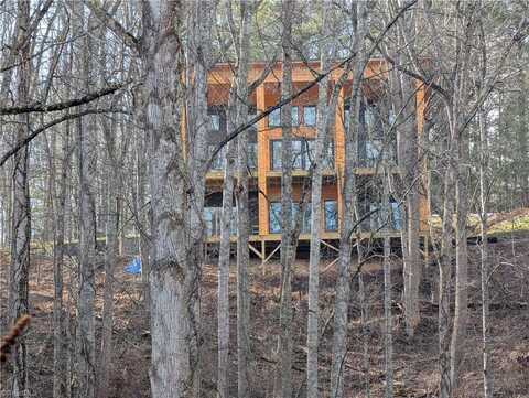 438 Rocky Creek Road, Piney Creek, NC 28663