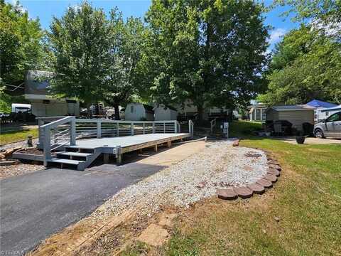 500 Saddle Ridge Drive, Ennice, NC 28623