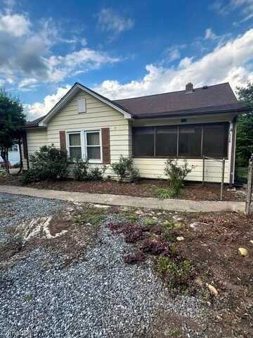 114 Torrence Circle NW, Lenoir, NC 28645