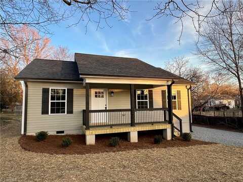 209 S 4th Avenue, Mayodan, NC 27027