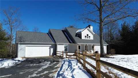 343 Rash Road, Glade Valley, NC 28627