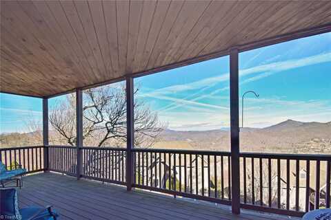 228 Pleasant View Boulevard, Sugar Mountain, NC 28604