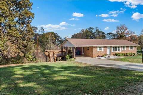 202 Lakewood Drive, Mocksville, NC 27028