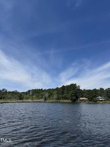 927 Crooked Creek Drive, New Bern, NC 28560