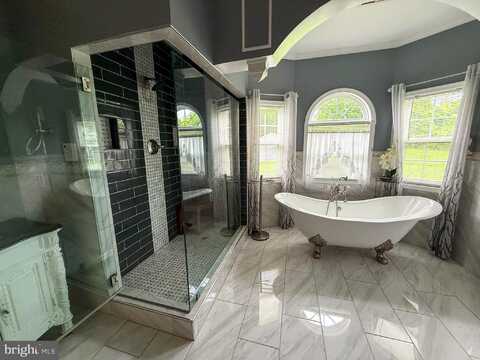 6422 HORSESHOE ROAD E, CLINTON, MD 20735