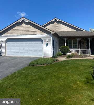 15 GREENBRIAR DRIVE, MYERSTOWN, PA 17067
