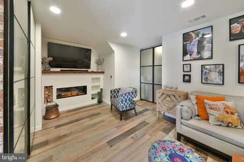 2864 E BRISTOL STREET, PHILADELPHIA, PA 19137