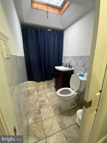2013 DELMAR DRIVE, FOLCROFT, PA 19032