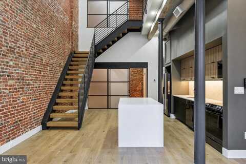 32 STRAWBERRY STREET STREET, PHILADELPHIA, PA 19106
