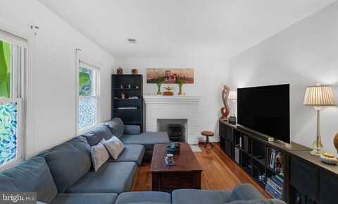 19314 WEAVER ROAD, TRIANGLE, VA 22172