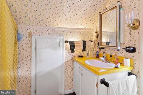 219 FRONT STREET, BOILING SPRINGS, PA 17007