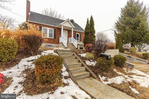 34 WALTER AVE, GREENCASTLE, PA 17225