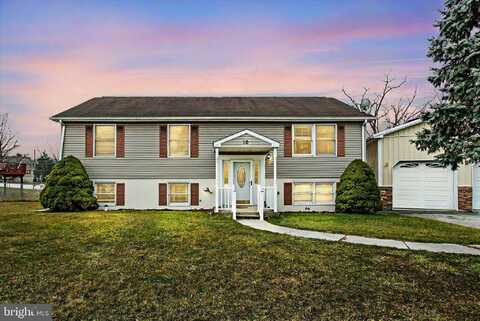 10 HEIGHTS COURT, ABBOTTSTOWN, PA 17301