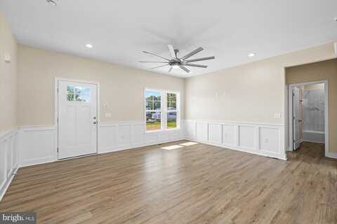 157 NORTH GLEBE ROAD, MONTROSS, VA 22520