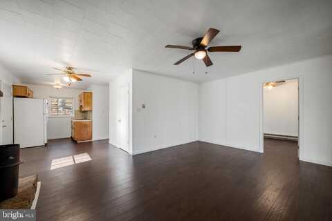 40 AIRBOSS WAY, HEDGESVILLE, WV 25427