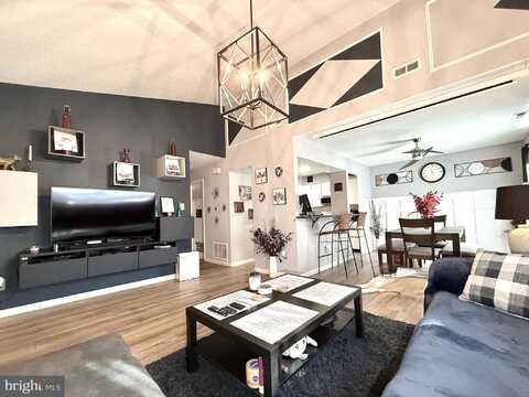 1 DOVER DRIVE, LINDENWOLD, NJ 08021