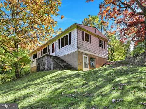 11 ROSE LANE, POTTSVILLE, PA 17901