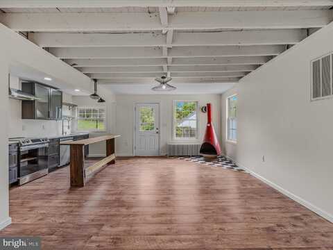 151 S LAUREL AVENUE, BERKELEY SPRINGS, WV 25411