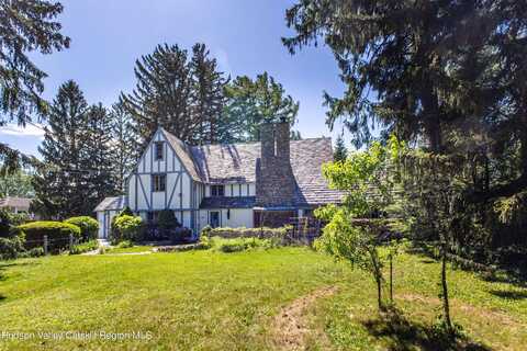 2 Malden Ave, Saugerties, NY 12477