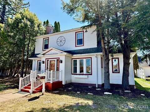 215 W E, Iron Mountain, MI 49801