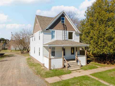 812 W Cayuga, Iron River, MI 49935
