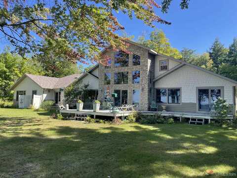 309N Sunset Beach, Manistique, MI 49854