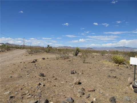 4258 Dewey Rd, Golden Valley, AZ 86413