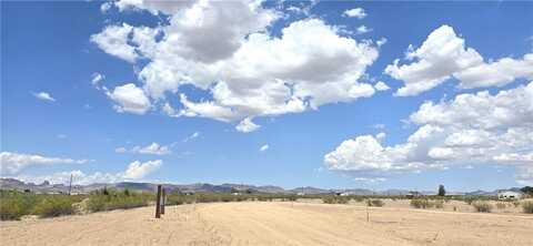 1417 S Laguna Road, Golden Valley, AZ 86413