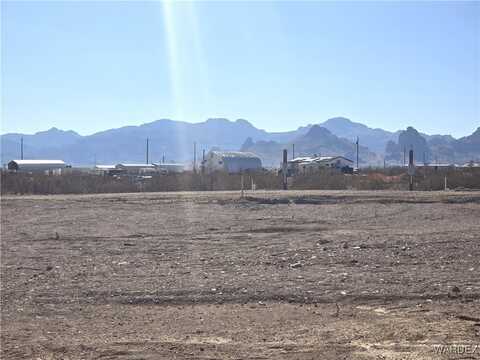 1417 S Laguna Road, Golden Valley, AZ 86413