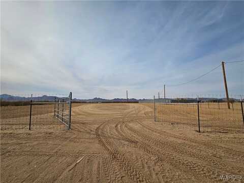 150b S Glen Canyon Road, Golden Valley, AZ 86413