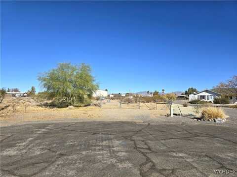 745 S Salt Place, Golden Valley, AZ 86413