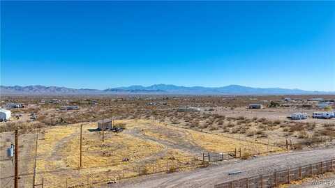 4198 N Dewey Road, Golden Valley, AZ 86413