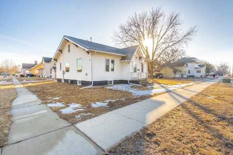 611 E 1st Street, Sumner, IA 50674