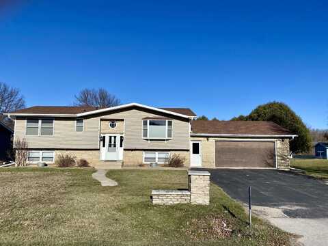 2537 River Road, Decorah, IA 52101